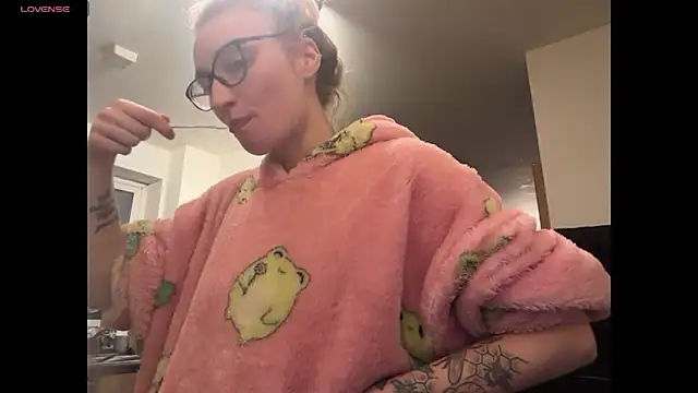 harleyblair's cam snapshot