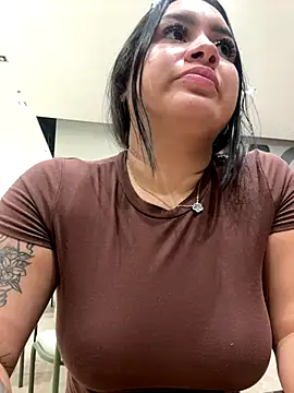 Pretty_Isadora live sex cam