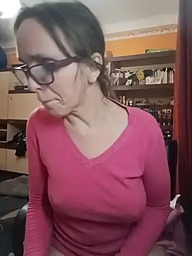 Dettybitch40 live sex cam