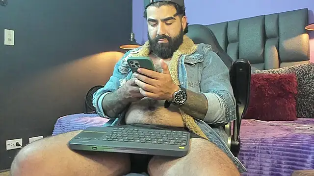 Lyon_vach live sex cam