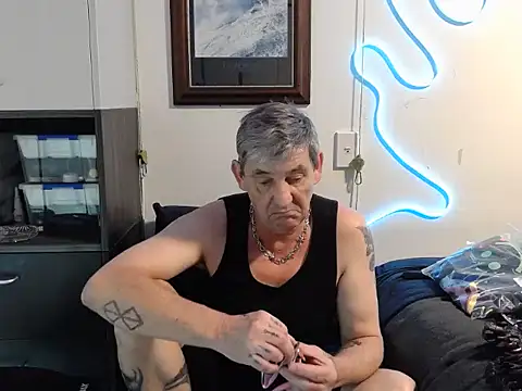 ChunkyMonkey007 live sex cam