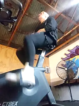 PinkTheHawk's cam snapshot