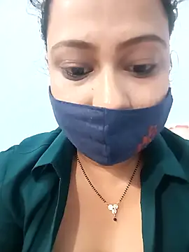 Deliciouskimi live sex cam