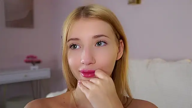 SunnivaCovil live sex cam