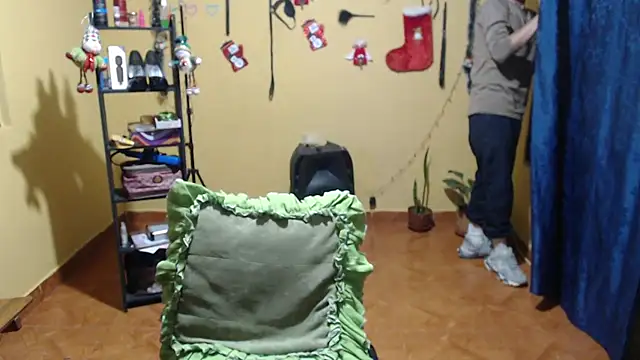 Violet_And_Smith's cam snapshot