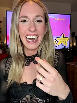 lola_tentatiion's cam snapshot