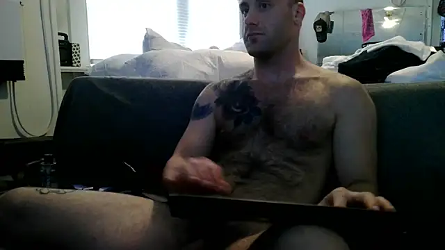 Luv2SuckBWC92 live sex cam