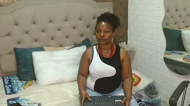 sheyla__ebony's cam snapshot