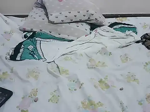 prettybeee's cam snapshot