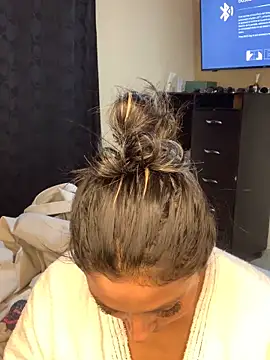 Cami_Leon2's cam snapshot