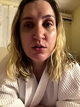 Bia_sexynovaes live sex cam