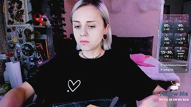 NaniMoore live sex cam