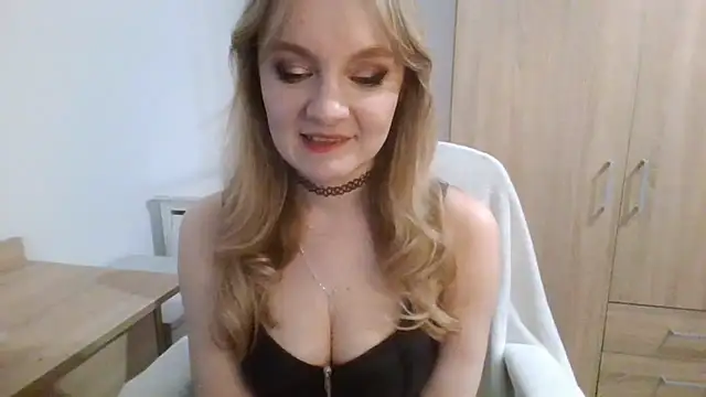 AlmaHoney's cam snapshot