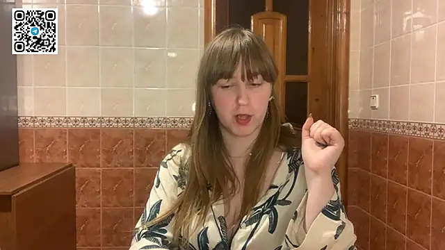 MaroonMoon_'s cam snapshot