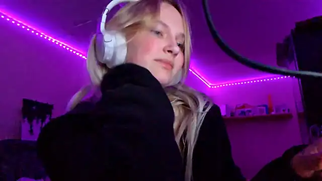 KarinRobertson's cam snapshot