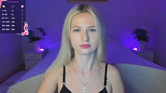 Julie_Blaze's cam snapshot