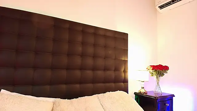 MOLLYWOODD live sex cam