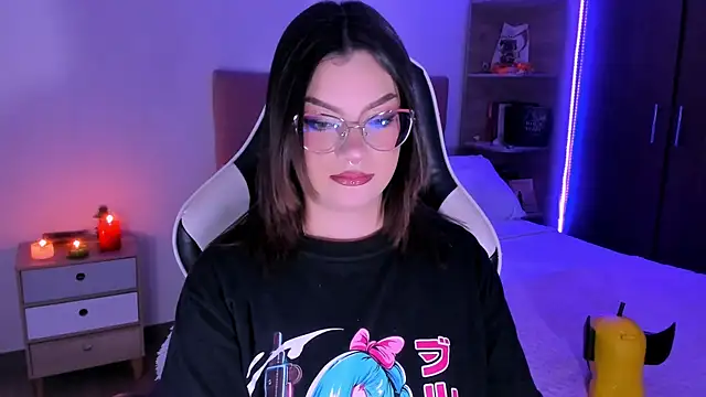 OphelianaRose33's cam snapshot