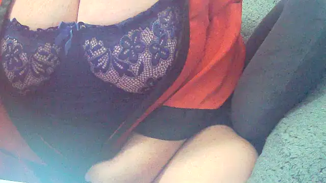 Playful_MILF_Demi's cam snapshot