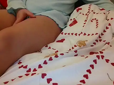 RealLittleRedRidingHood's cam snapshot