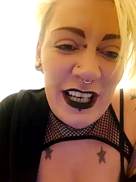 PinkTheHawk's cam snapshot