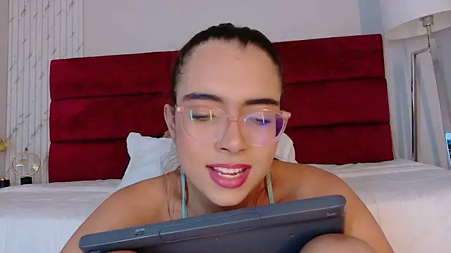 sara_saenz99 live sex cam