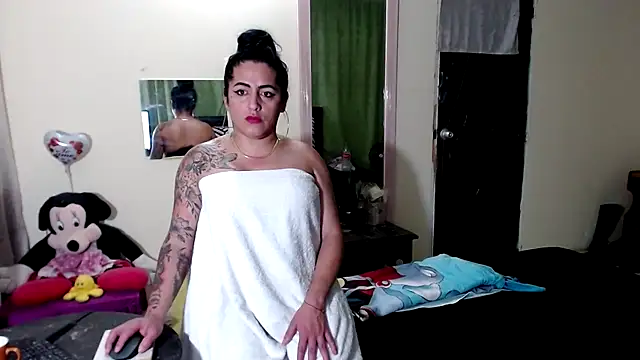 Sashaferrari2000 live sex cam