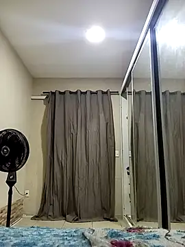 RobertoBuzios22 live sex cam