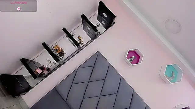 Amira_Ember live sex cam