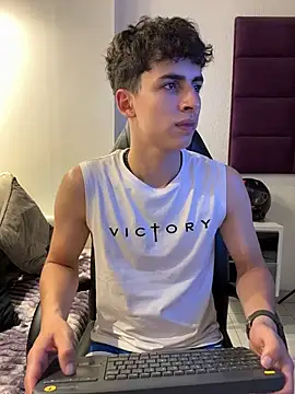 AdrianRinaldi live sex cam