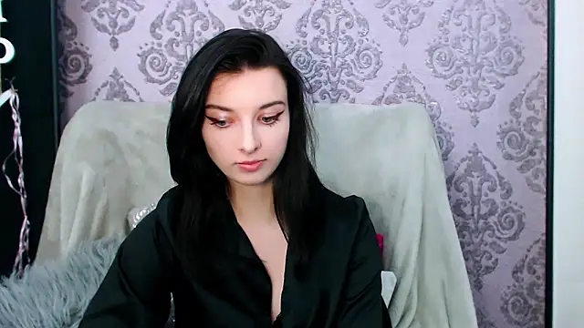 DominantLuna live sex cam