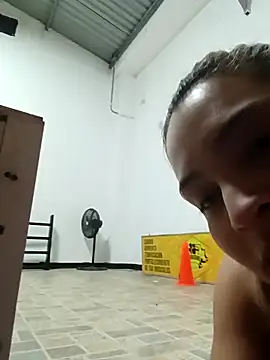 Belinda-Naughty live sex cam