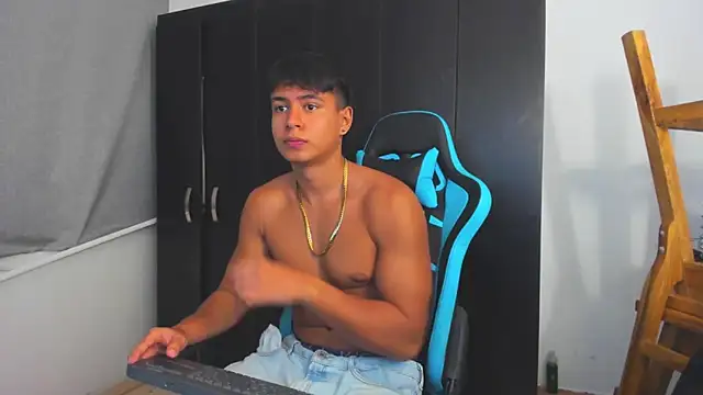 Bray_Kevin live sex cam