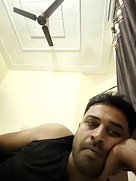 ITZ_GURU live sex cam