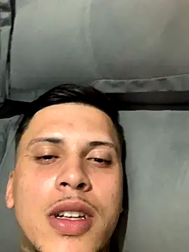 Ryanzl017 live sex cam