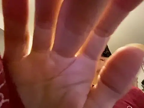 Marilou1983 live sex cam