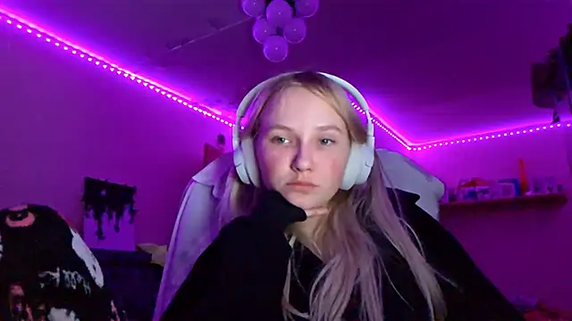 KarinRobertson live sex cam