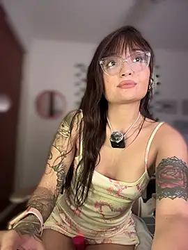 LunaXuan live sex cam