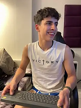 AdrianRinaldi live sex cam