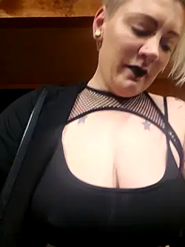 PinkTheHawk live sex cam