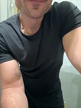 giovan2020 live sex cam