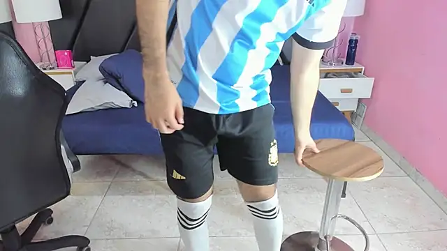 MilanZaire live sex cam