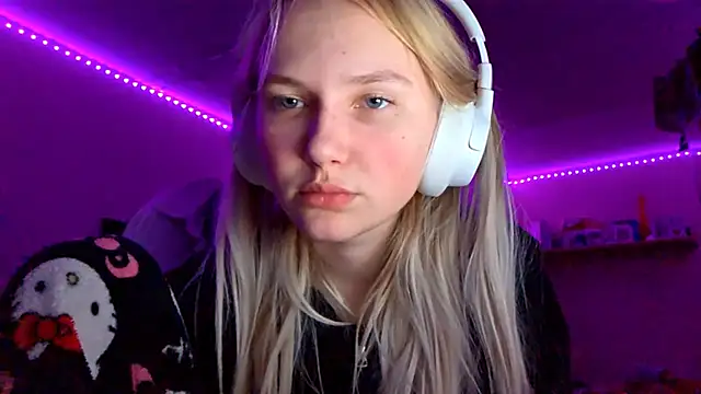 KarinRobertson live sex cam