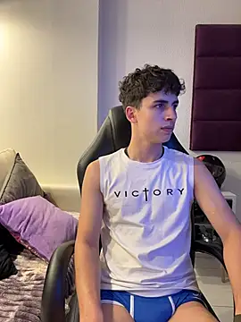 AdrianRinaldi live sex cam