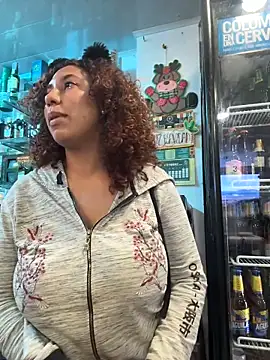 lauraltt live sex cam