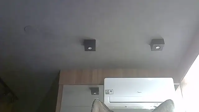 SkinnyKitten live sex cam