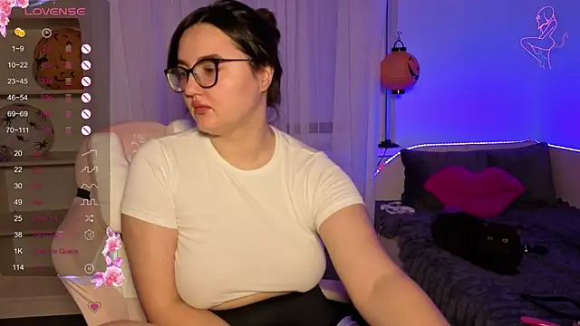 MiraLuccian live sex cam