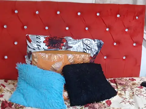 SweetSlenderChoc live sex cam