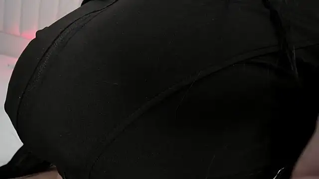 Hannahx__ live sex cam