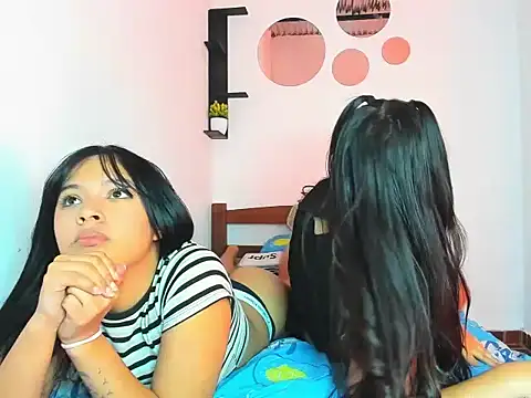 Babyhoney18 live sex cam